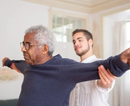Los beneficios de la fisioterapia en la tercera edad.